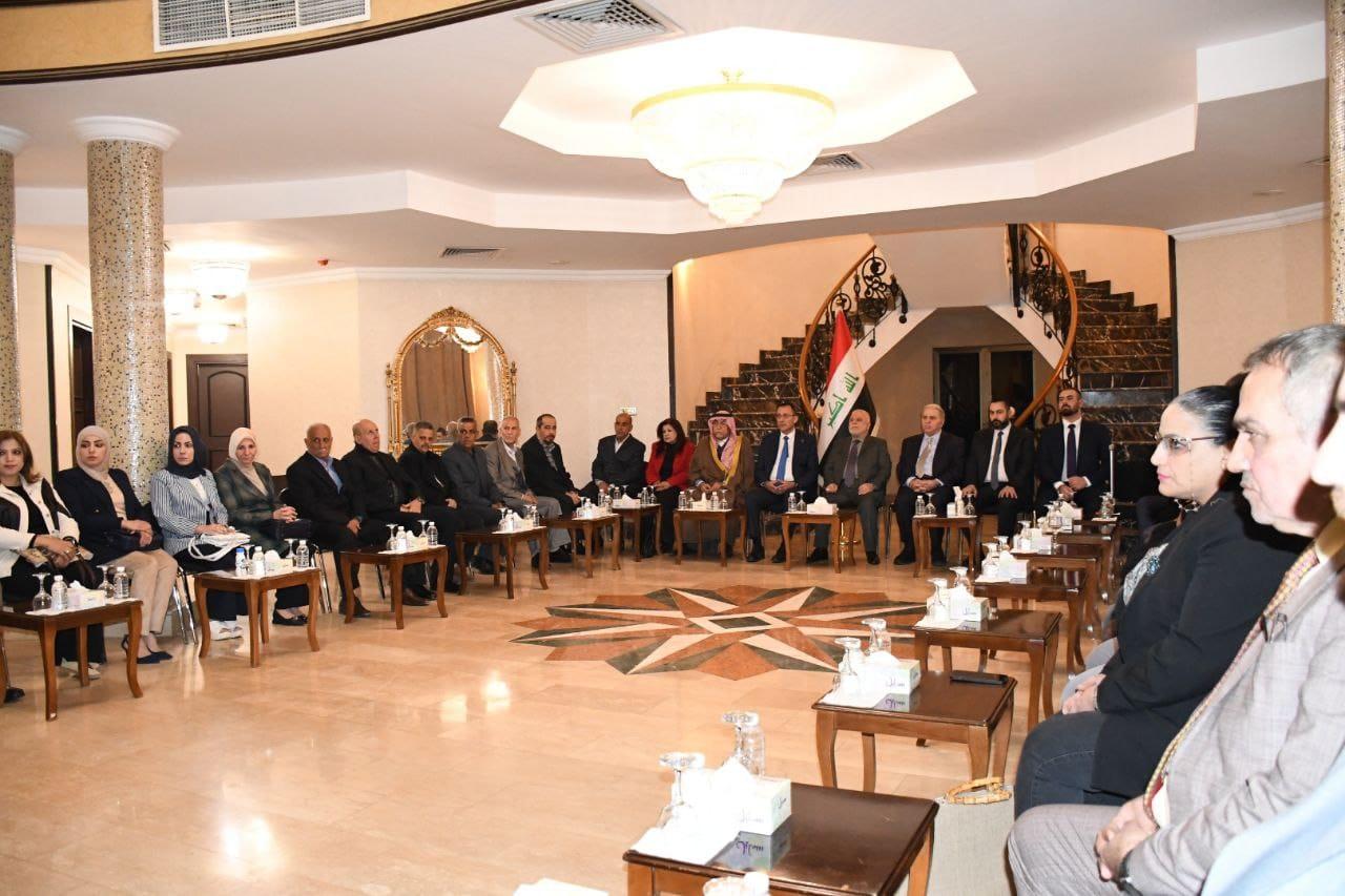 Dr. Haider Al-Abadi receives the Palestinian community in Iraq, headed by the Palestinian Ambassador, and discusses with them the situation in Gaza and the region