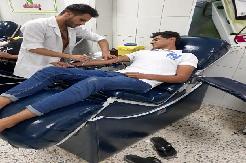 The c aigns of  Al Nasr  do not stop… The students and young men donate blood for the wounded member