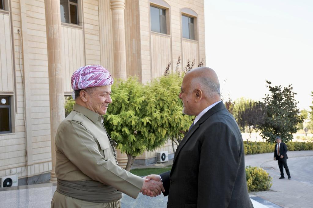 الدكتور حيدر العبادي يلتقي رئيس الحزب الديمقراطي الكردستاني السيد مسعود بارزاني